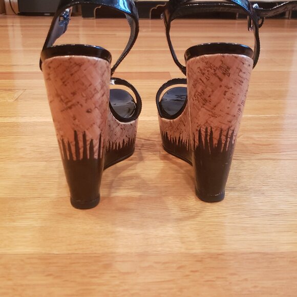 UNIQUE Stuart Weitzman platform patent leather sandals - Picture 2 of 5